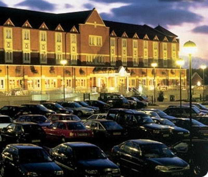 Village Hotel Cardiff Exterior photo